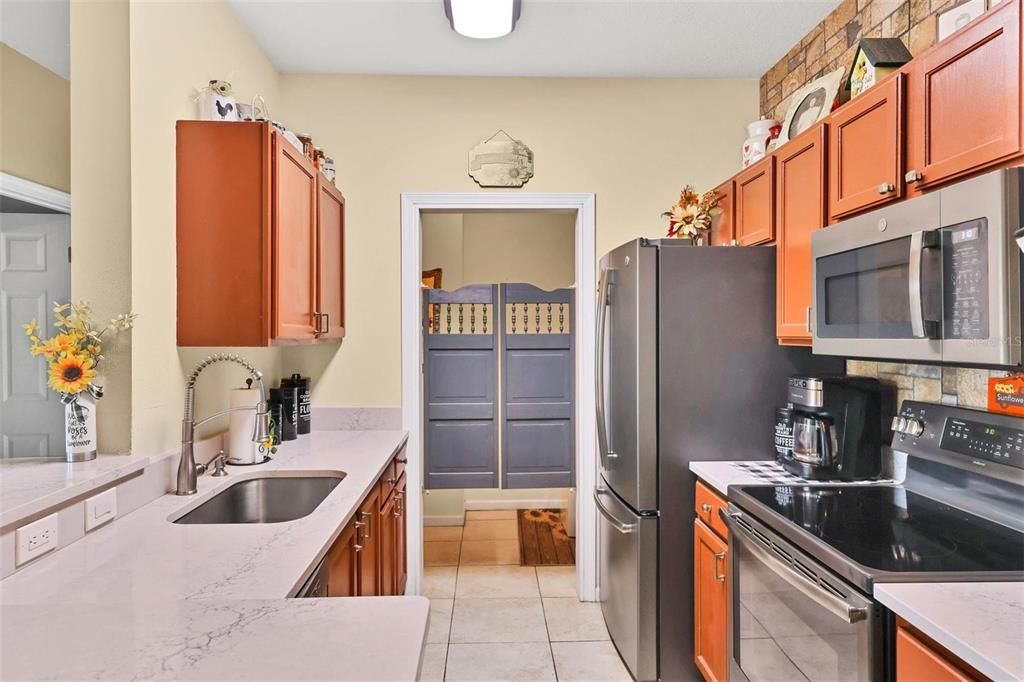 For Sale: $240,000 (2 beds, 1 baths, 1008 Square Feet)