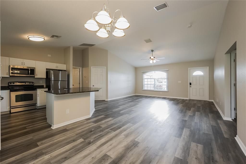 For Rent: $2,620 (3 beds, 2 baths, 1381 Square Feet)