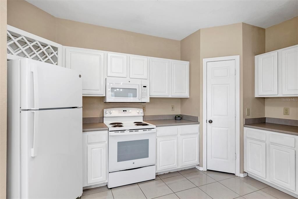 For Sale: $315,000 (3 beds, 2 baths, 1731 Square Feet)