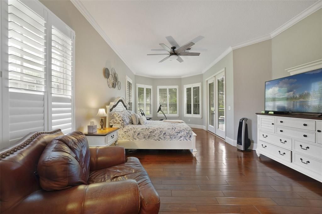 BAY WINDOWS WITH FRENCH DOORS TO POOL PATIO