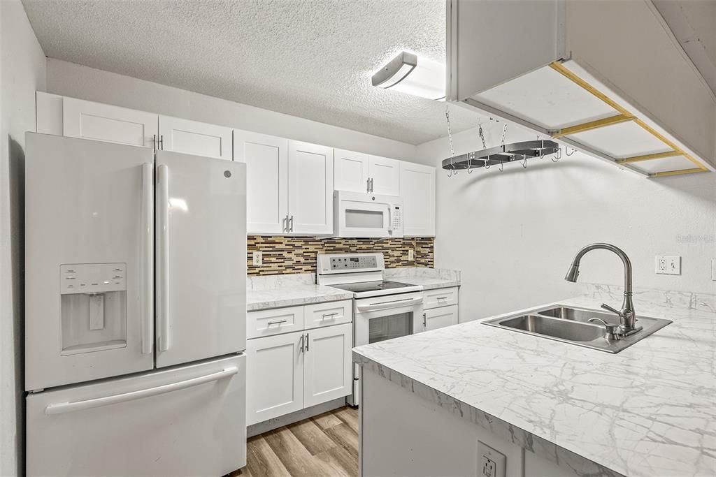 For Sale: $379,900 (2 beds, 2 baths, 1451 Square Feet)