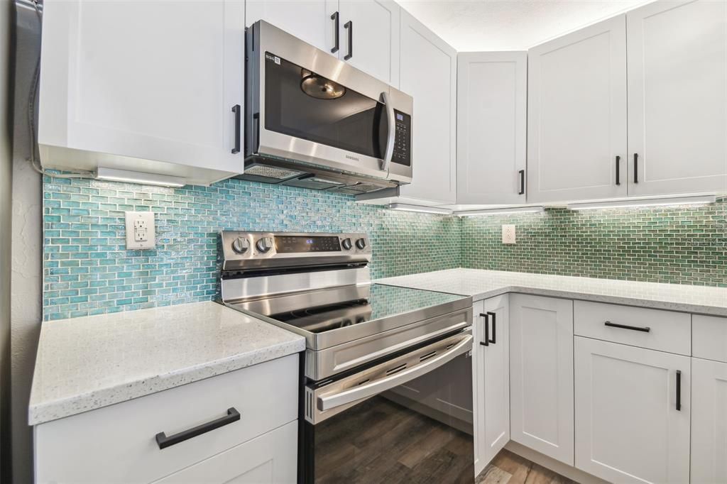 For Sale: $279,000 (2 beds, 2 baths, 1070 Square Feet)