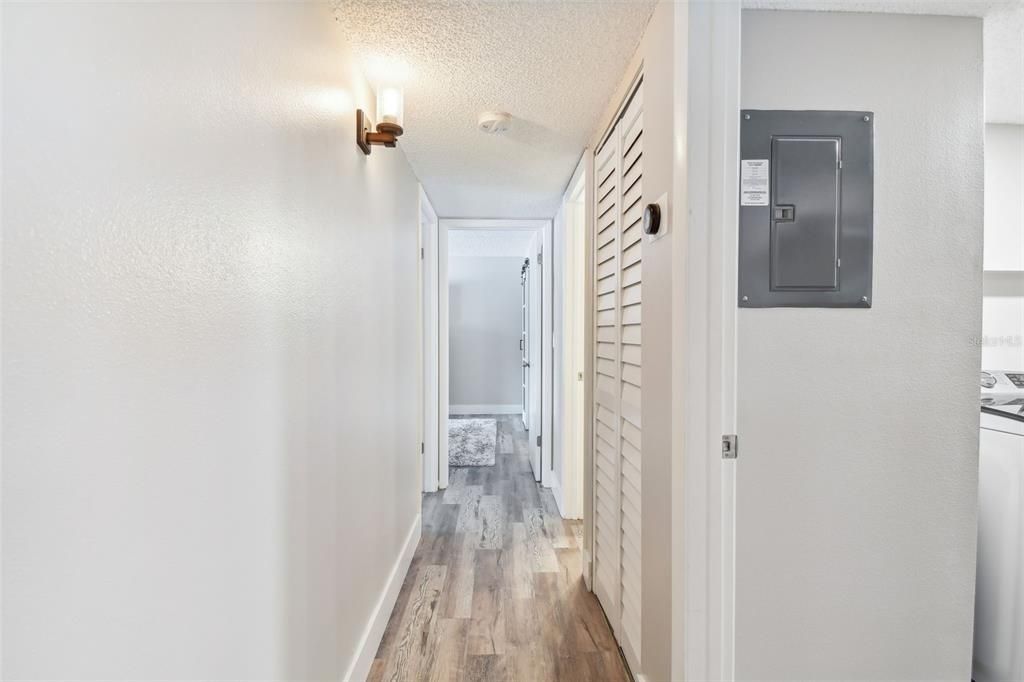 For Sale: $279,000 (2 beds, 2 baths, 1070 Square Feet)