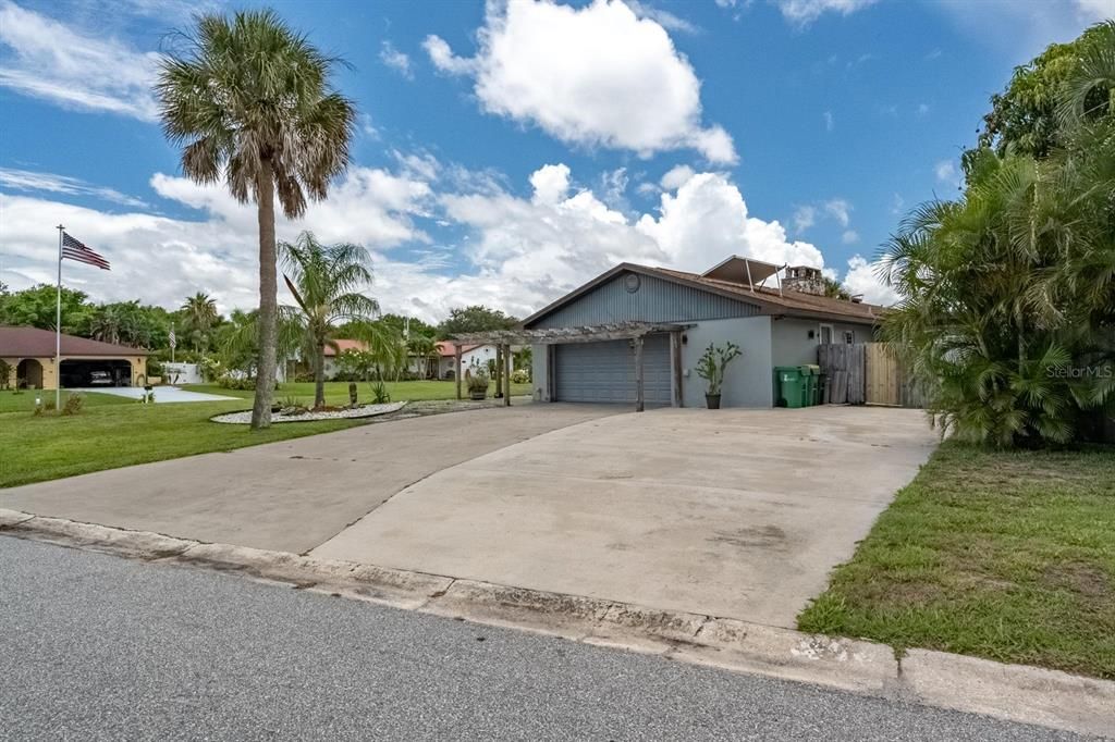 For Sale: $619,500 (3 beds, 2 baths, 2116 Square Feet)