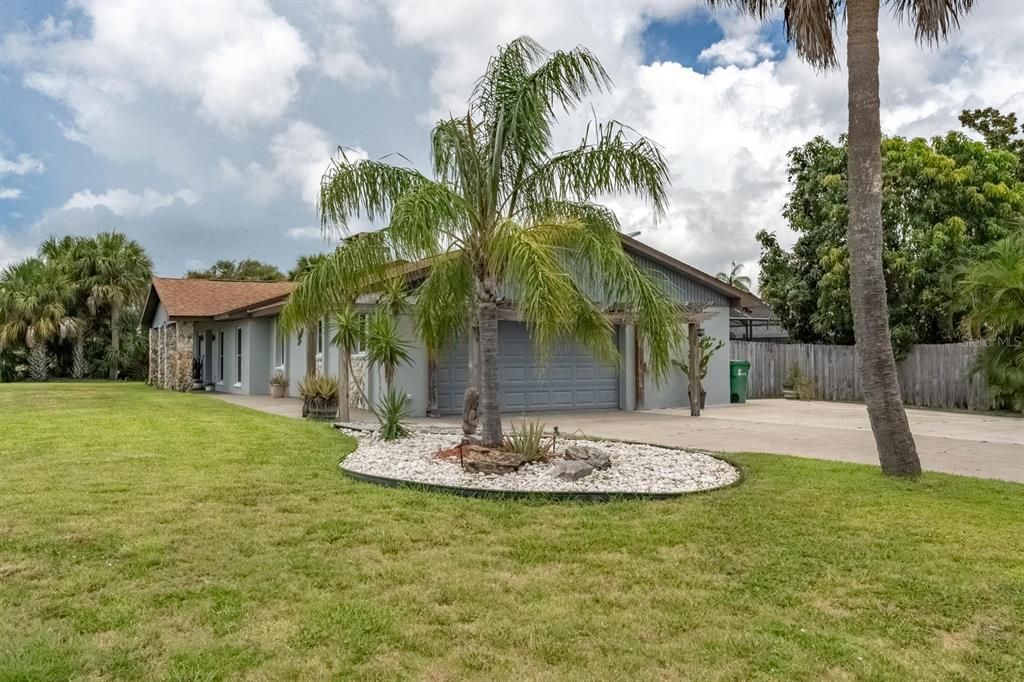 For Sale: $619,500 (3 beds, 2 baths, 2116 Square Feet)