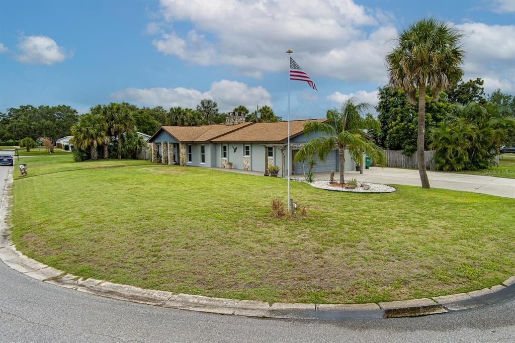 For Sale: $619,500 (3 beds, 2 baths, 2116 Square Feet)