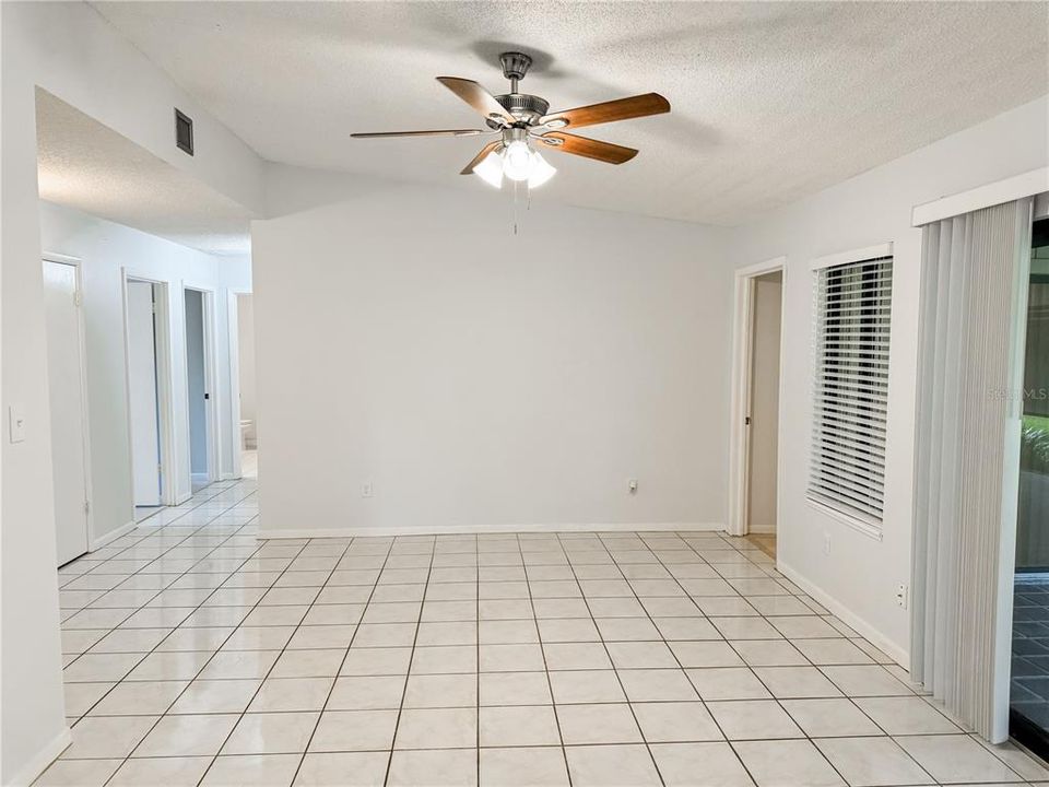 For Rent: $2,950 (4 beds, 2 baths, 1952 Square Feet)