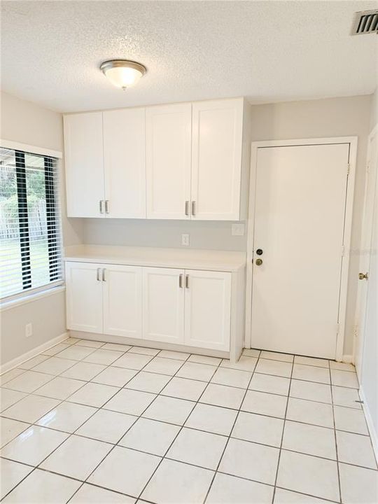 For Rent: $2,950 (4 beds, 2 baths, 1952 Square Feet)