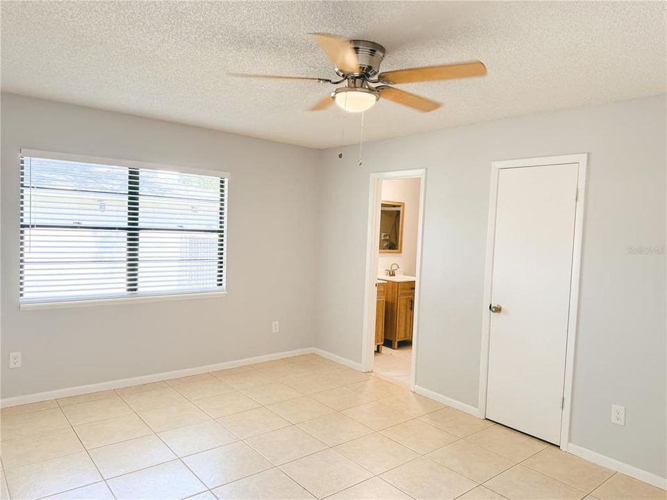 For Rent: $2,950 (4 beds, 2 baths, 1952 Square Feet)