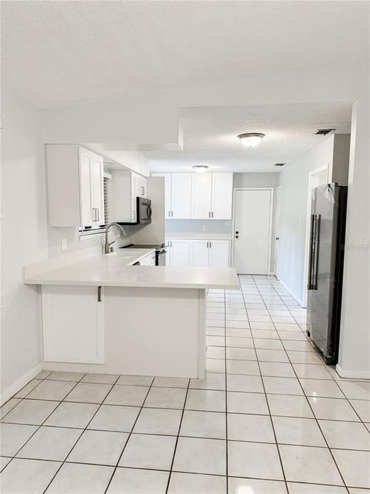 For Rent: $2,950 (4 beds, 2 baths, 1952 Square Feet)