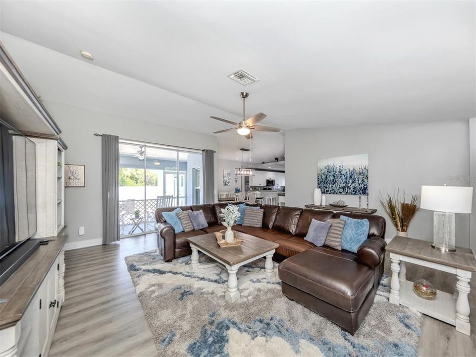 For Sale: $364,000 (3 beds, 2 baths, 1558 Square Feet)