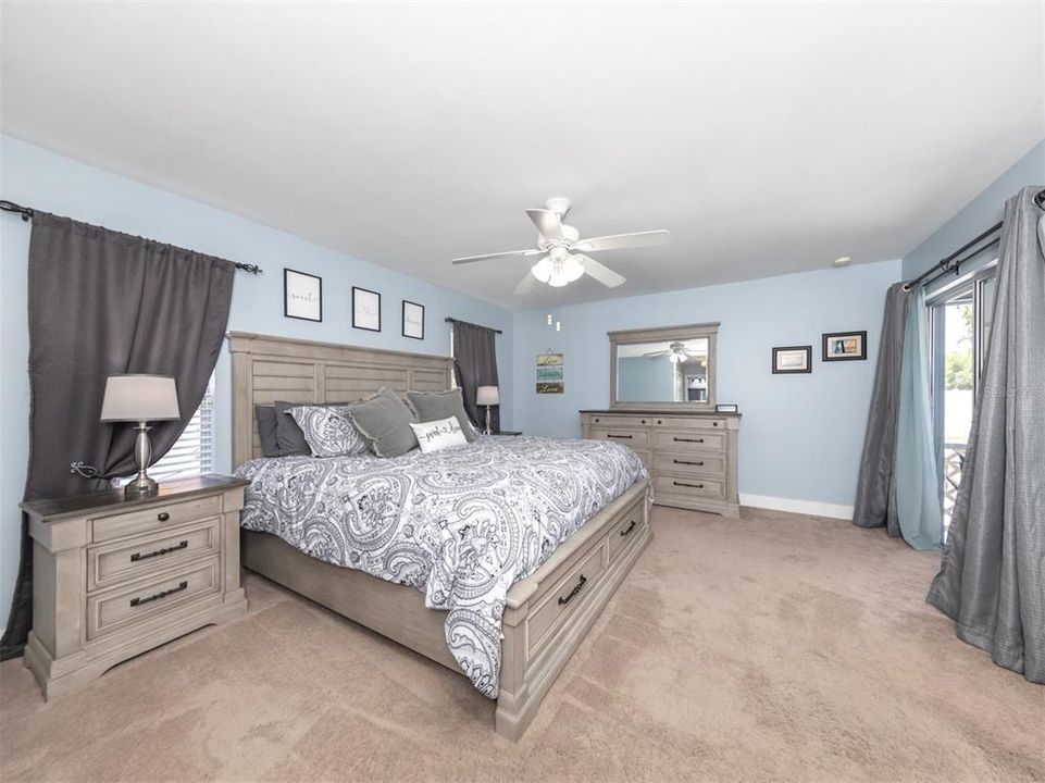 For Sale: $364,000 (3 beds, 2 baths, 1558 Square Feet)