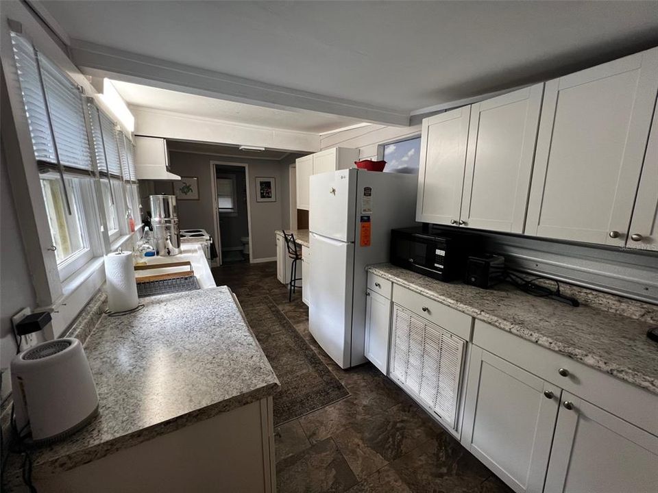 For Sale: $279,000 (3 beds, 1 baths, 1132 Square Feet)