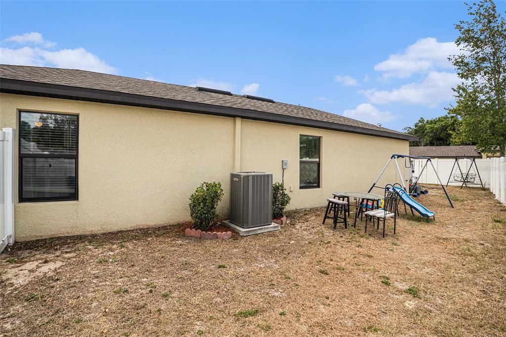 For Sale: $241,100 (2 beds, 2 baths, 1000 Square Feet)