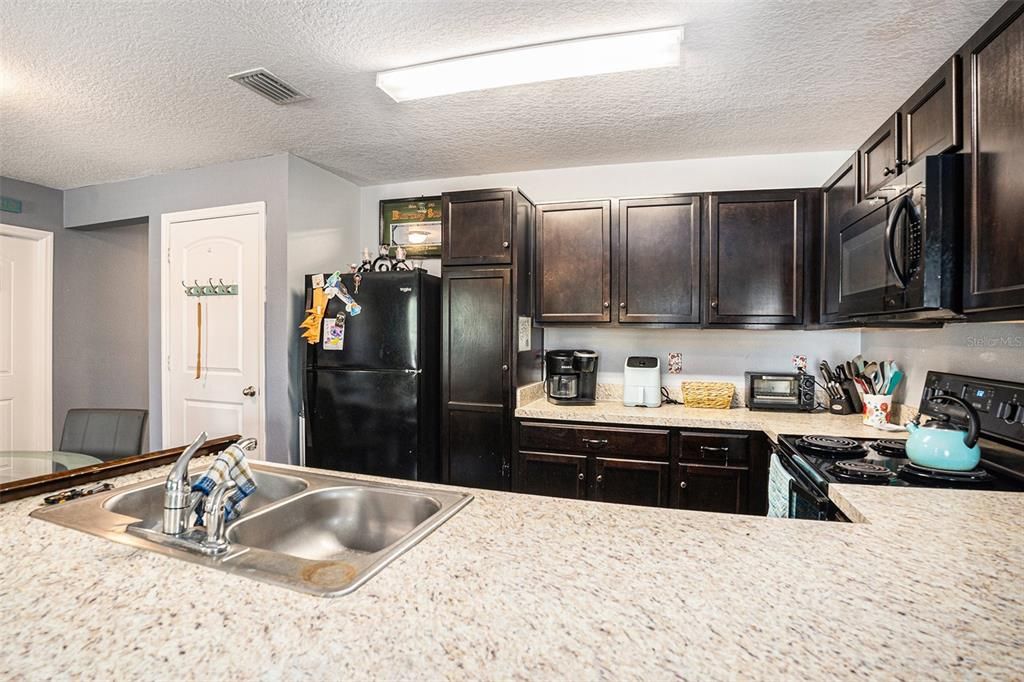 For Sale: $241,100 (2 beds, 2 baths, 1000 Square Feet)