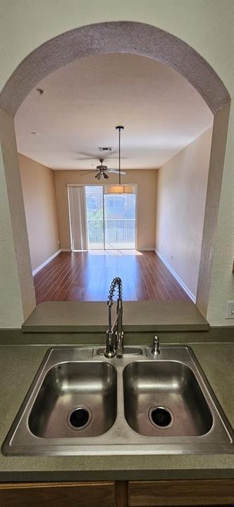 For Sale: $225,000 (2 beds, 2 baths, 1112 Square Feet)