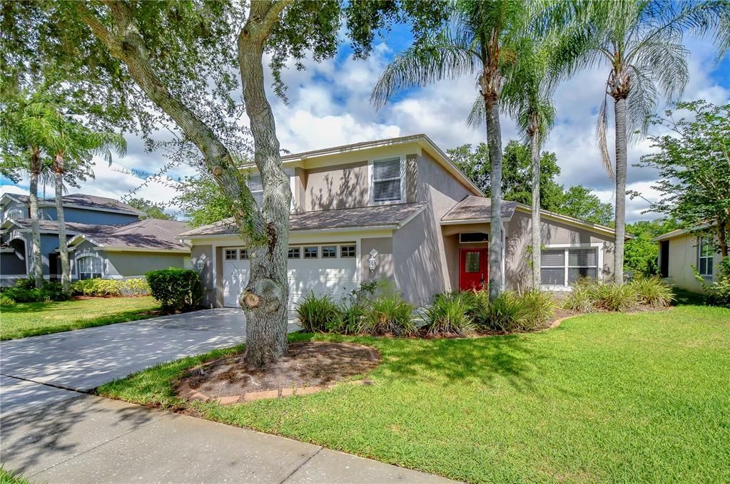 Wonderful family home in the guard-gated golf community of River Hills!