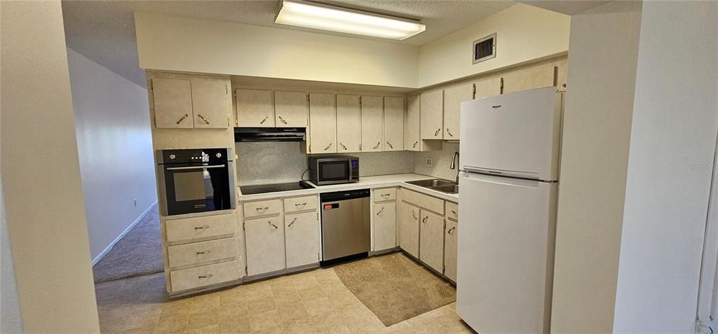 Recently Rented: $1,600 (2 beds, 2 baths, 1400 Square Feet)