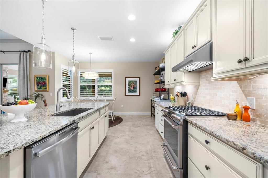 Custom laundry room and adjoining 4'x6' "Florida Basement"