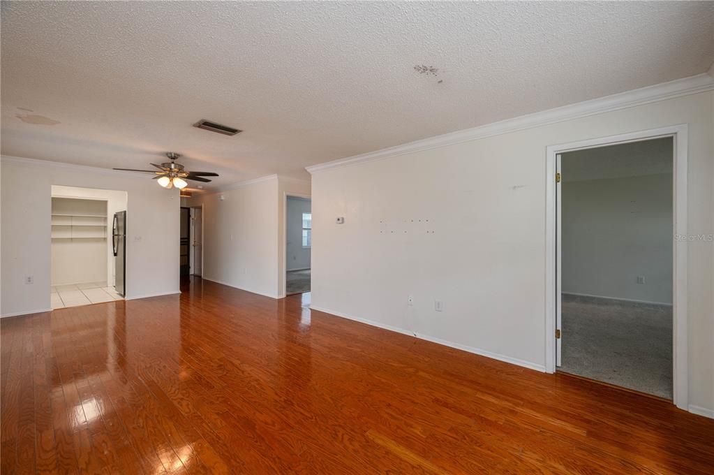 For Sale: $165,000 (2 beds, 2 baths, 1148 Square Feet)