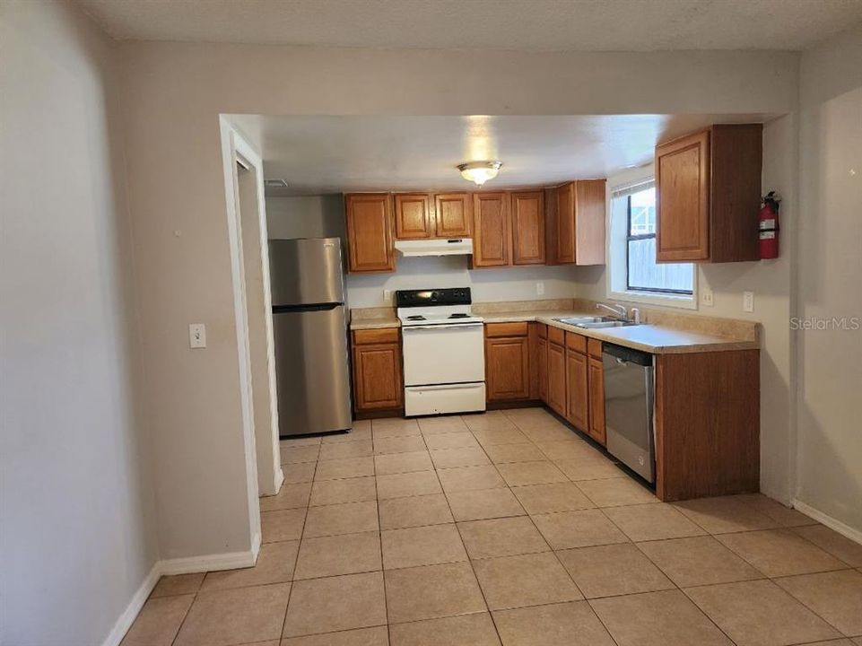 For Rent: $2,750 (4 beds, 2 baths, 1950 Square Feet)