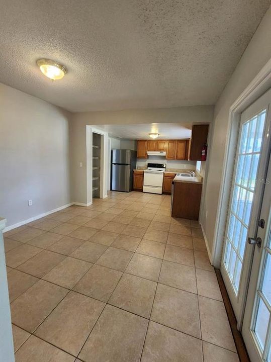 For Rent: $2,750 (4 beds, 2 baths, 1950 Square Feet)
