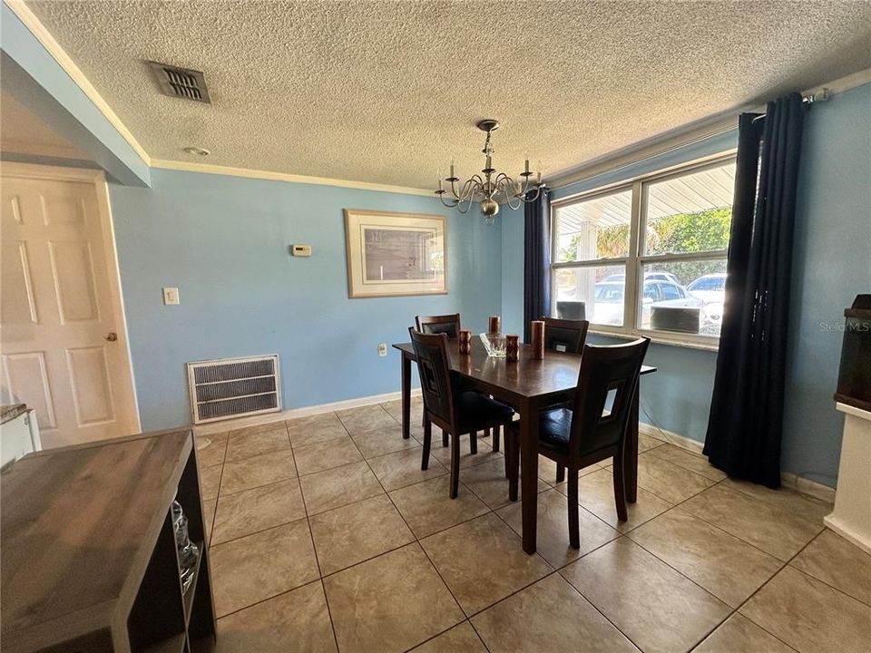 For Sale: $278,500 (3 beds, 2 baths, 1524 Square Feet)