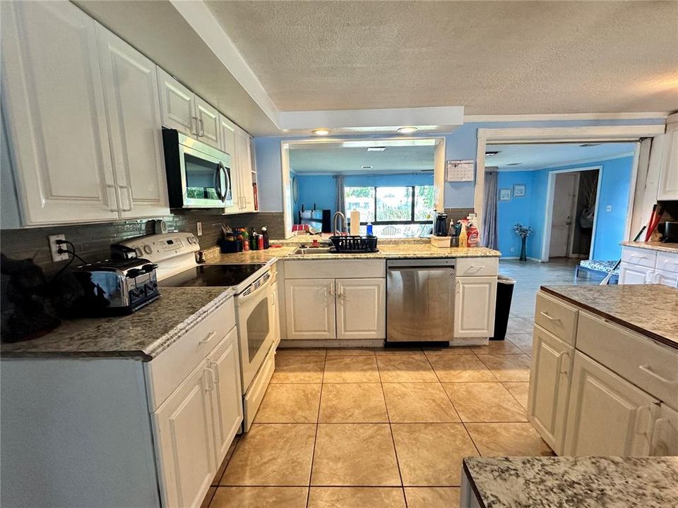 For Sale: $259,900 (3 beds, 1 baths, 1524 Square Feet)