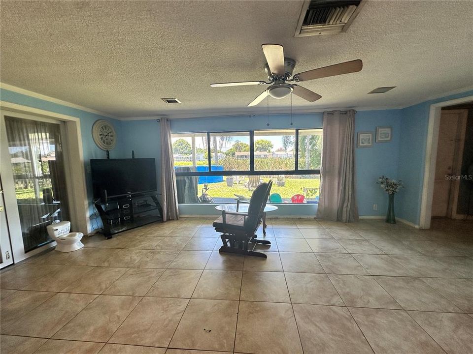 For Sale: $278,500 (3 beds, 2 baths, 1524 Square Feet)