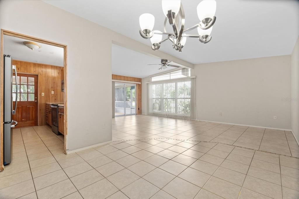 Active With Contract: $349,900 (3 beds, 2 baths, 1614 Square Feet)