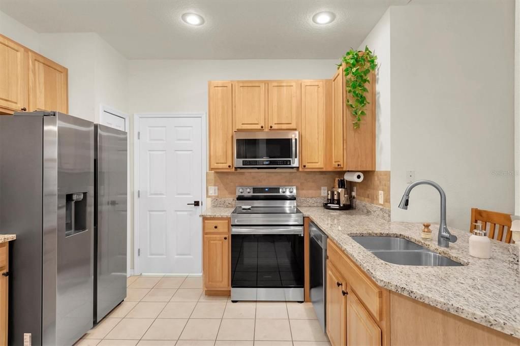 Active With Contract: $2,350 (3 beds, 2 baths, 1597 Square Feet)