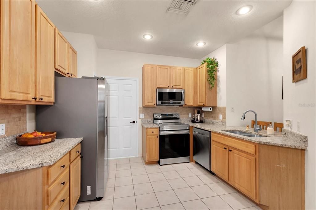 Active With Contract: $2,350 (3 beds, 2 baths, 1597 Square Feet)