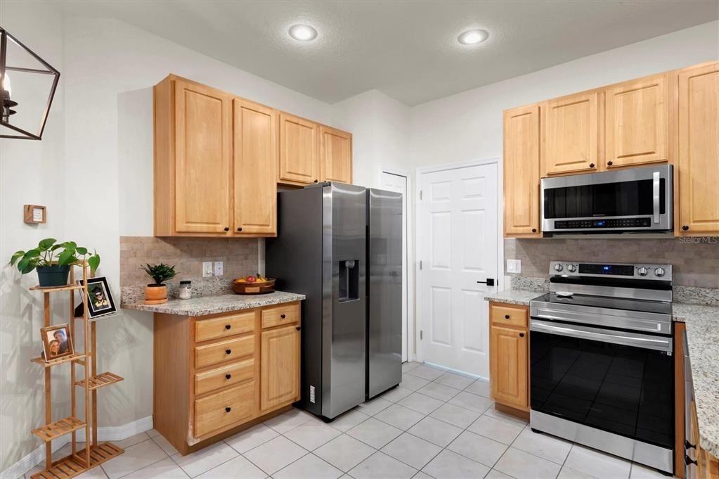 Active With Contract: $2,350 (3 beds, 2 baths, 1597 Square Feet)