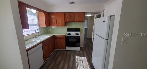 For Sale: $329,900 (2 beds, 1 baths, 992 Square Feet)