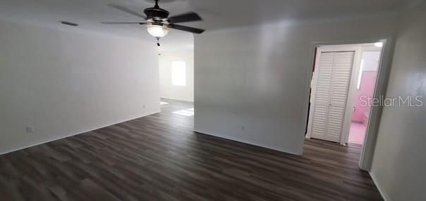 For Sale: $329,900 (2 beds, 1 baths, 992 Square Feet)