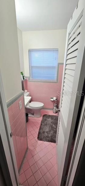 For Sale: $329,900 (2 beds, 1 baths, 992 Square Feet)