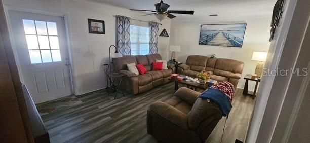 For Sale: $329,900 (2 beds, 1 baths, 992 Square Feet)