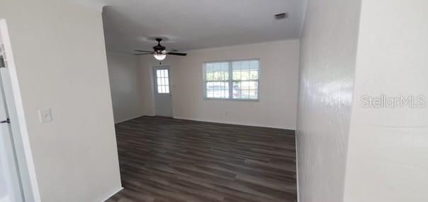 For Sale: $329,900 (2 beds, 1 baths, 992 Square Feet)