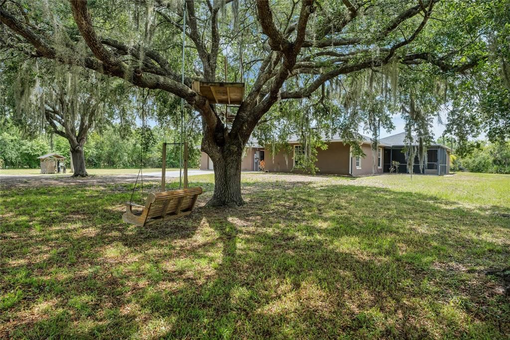 Active With Contract: $740,500 (3 beds, 2 baths, 2137 Square Feet)