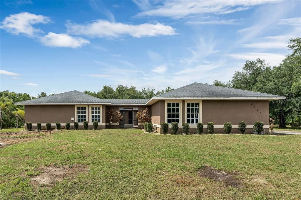 Active With Contract: $740,500 (3 beds, 2 baths, 2137 Square Feet)