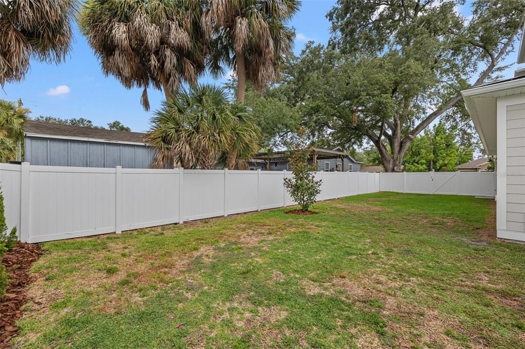 Large Back Yard Fenced!