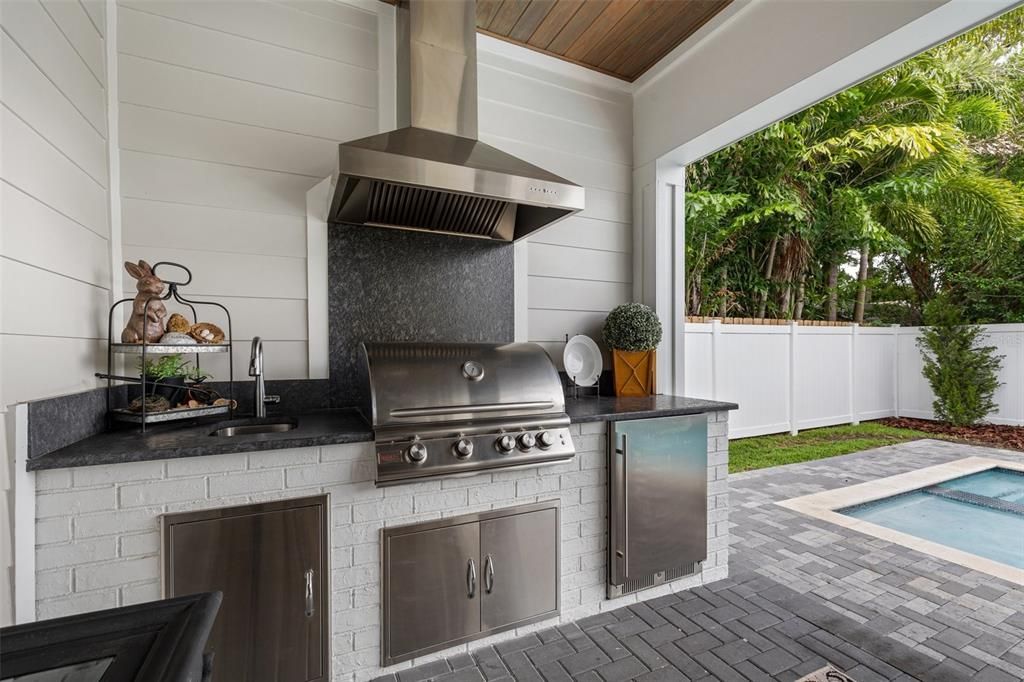 Outdoor Kitchen