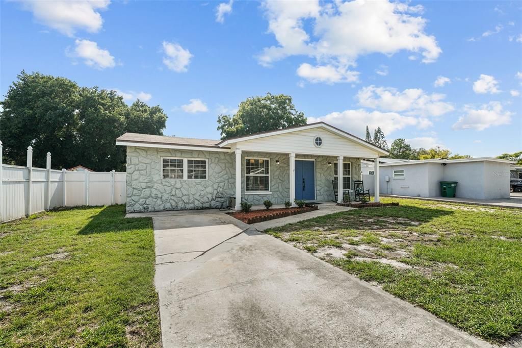 For Sale: $525,000 (3 beds, 2 baths, 1820 Square Feet)