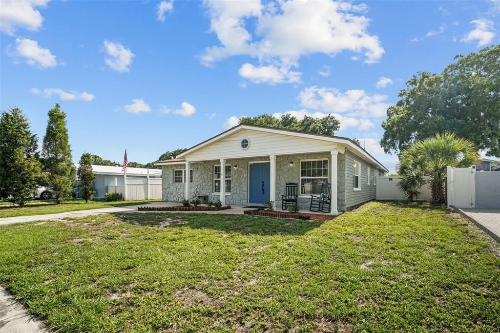 For Sale: $525,000 (3 beds, 2 baths, 1820 Square Feet)