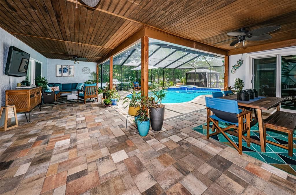 Spacious covered lanai