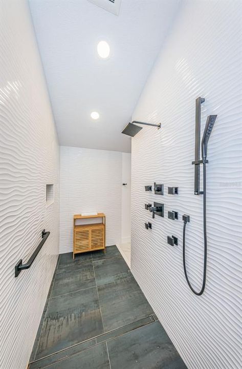 Primary suite walk in shower - accessible