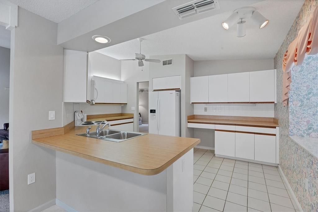 For Sale: $389,900 (3 beds, 2 baths, 2309 Square Feet)