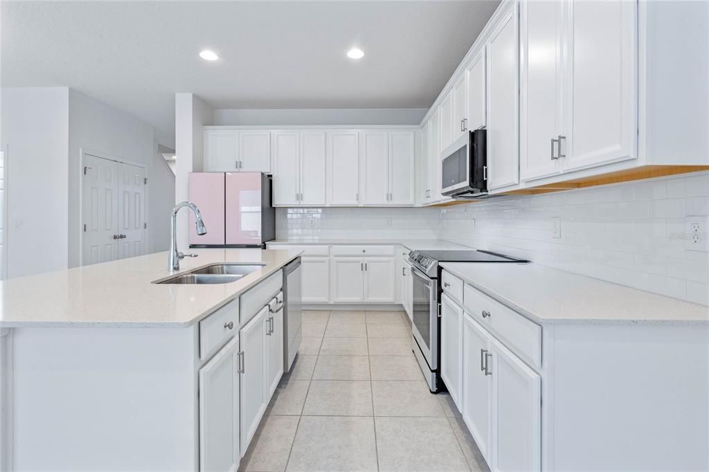 Active With Contract: $449,000 (3 beds, 3 baths, 2032 Square Feet)