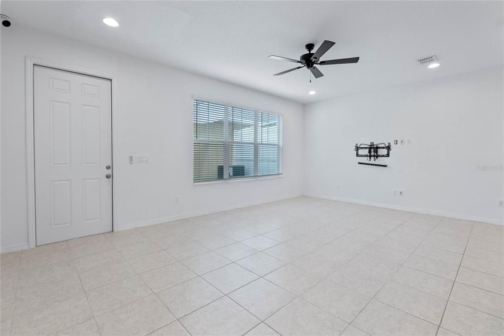 Active With Contract: $449,000 (3 beds, 3 baths, 2032 Square Feet)