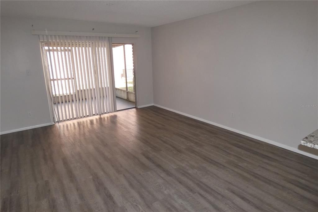 For Sale: $189,900 (2 beds, 1 baths, 1040 Square Feet)